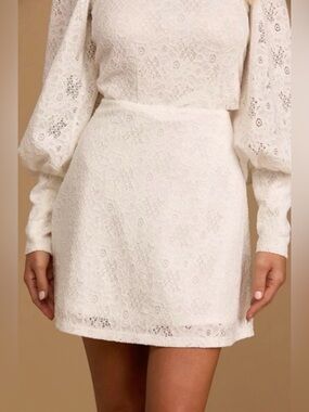 NWT Lulu’s Stay Stunning White Lace Mini Skirt / Medium